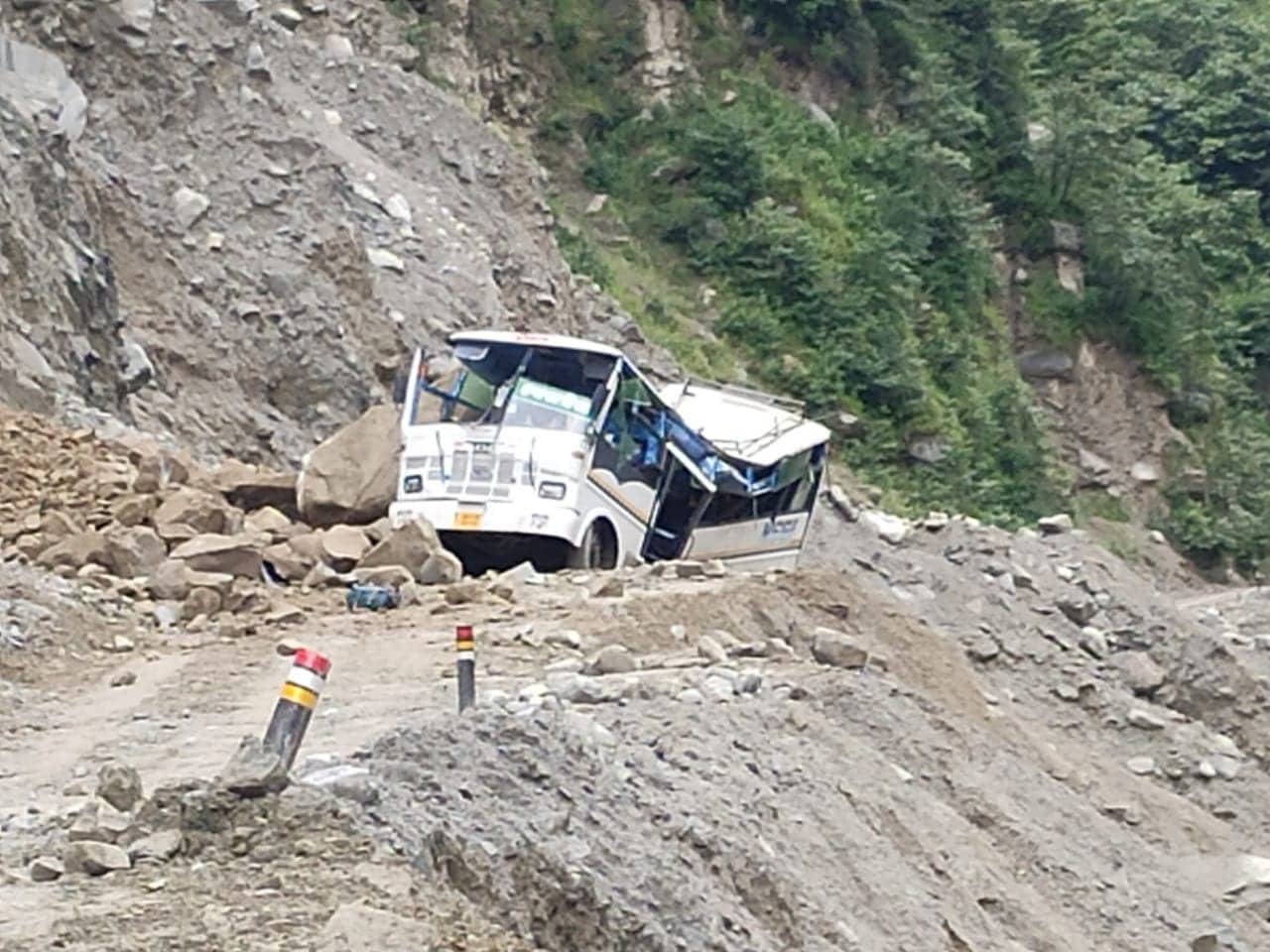mumbai devotee bus accident on badrinath highway