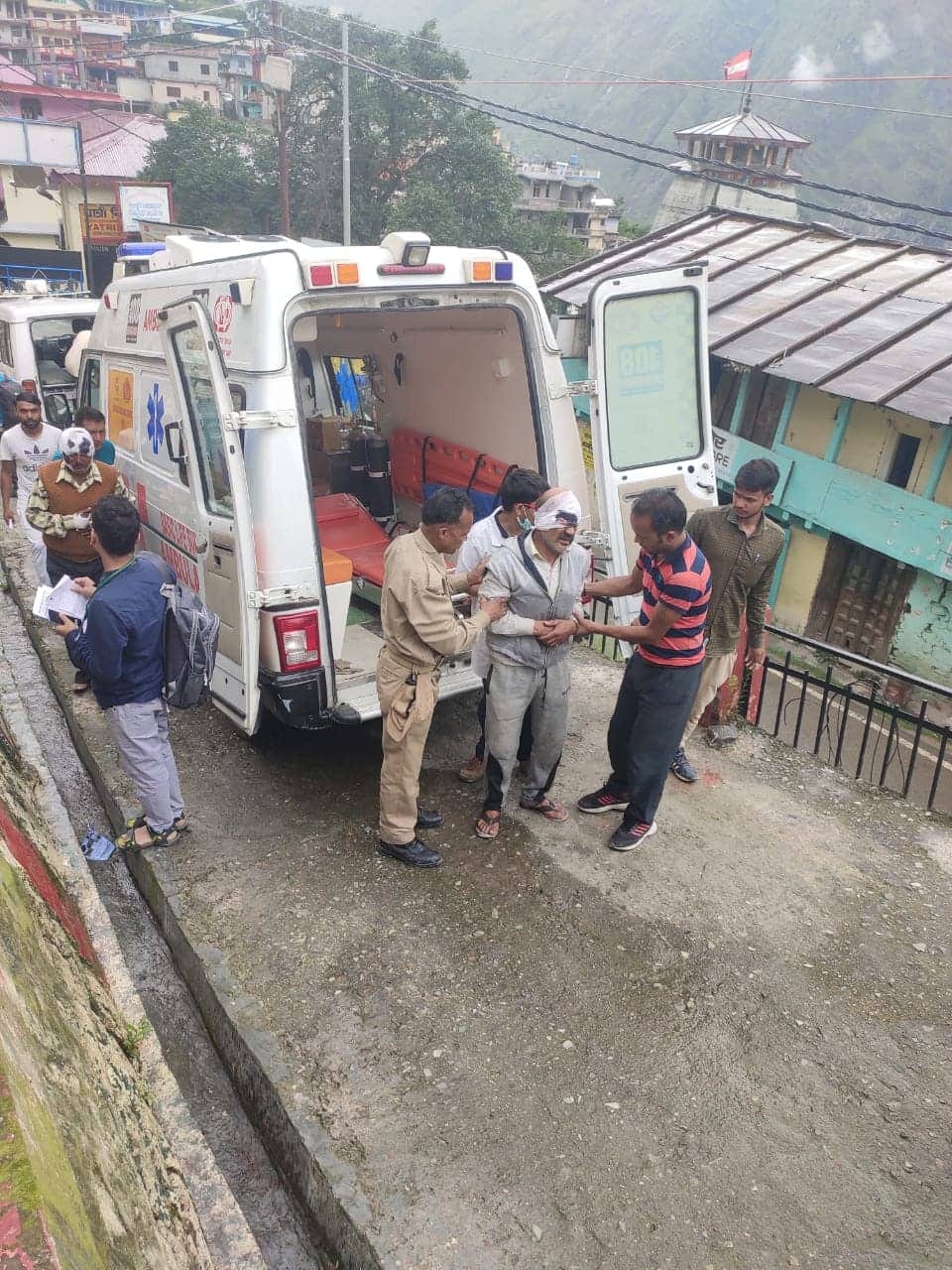 mumbai devotee bus accident on badrinath highway