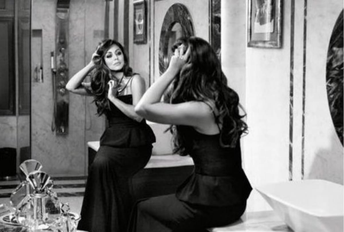 Suhana Khan mother Gauri Khan shares post of women empowerment after her daughter get troll for skin color