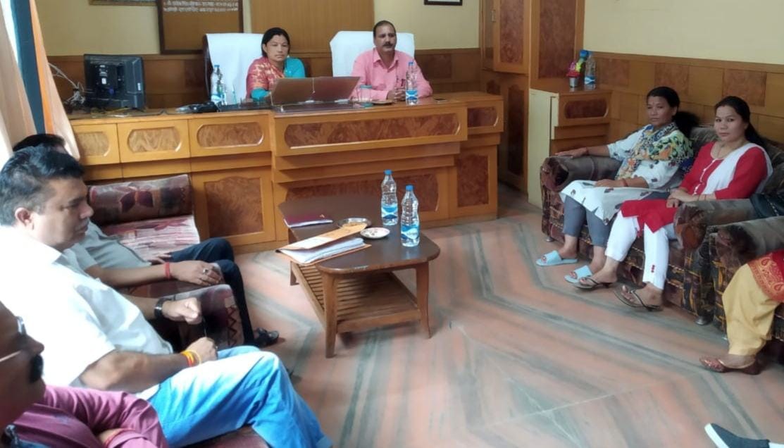 paalikaadhyaksh raavat ne karmachaariyon ko dee chetaavanee
