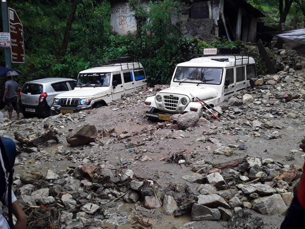 Bypassing debris of the bypass, water entering many houses of Lwara village