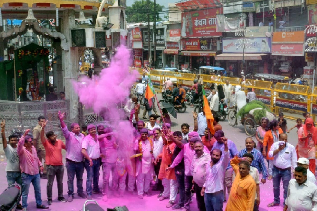BJP leaders celebration in Muzafffarnagar city after section 370 ended in Jammu and Kashmir