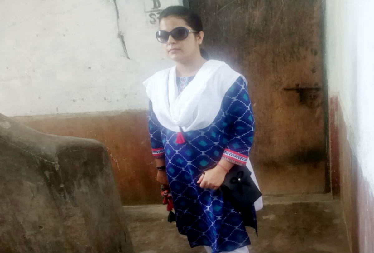 lady officer murdered in etah