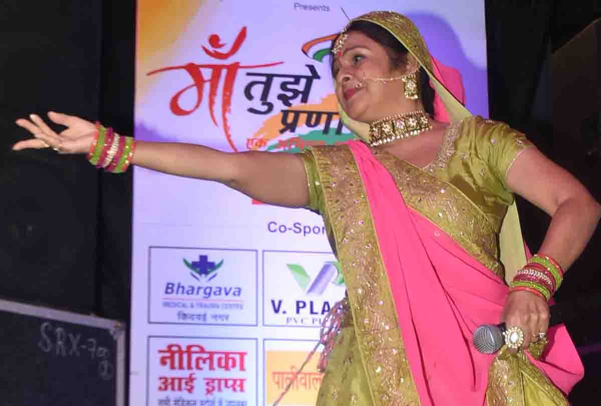 malini awasthi stage show in amar ujala maa tujhe pranam event