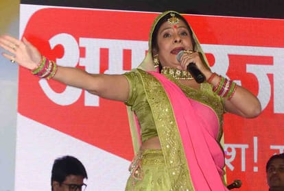malini awasthi stage show in amar ujala maa tujhe pranam event