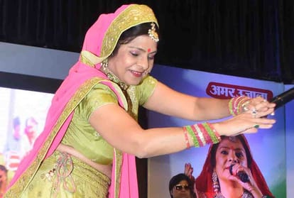 malini awasthi stage show in amar ujala maa tujhe pranam event