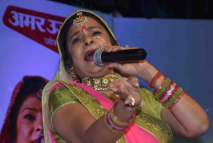 malini awasthi stage show in amar ujala maa tujhe pranam event