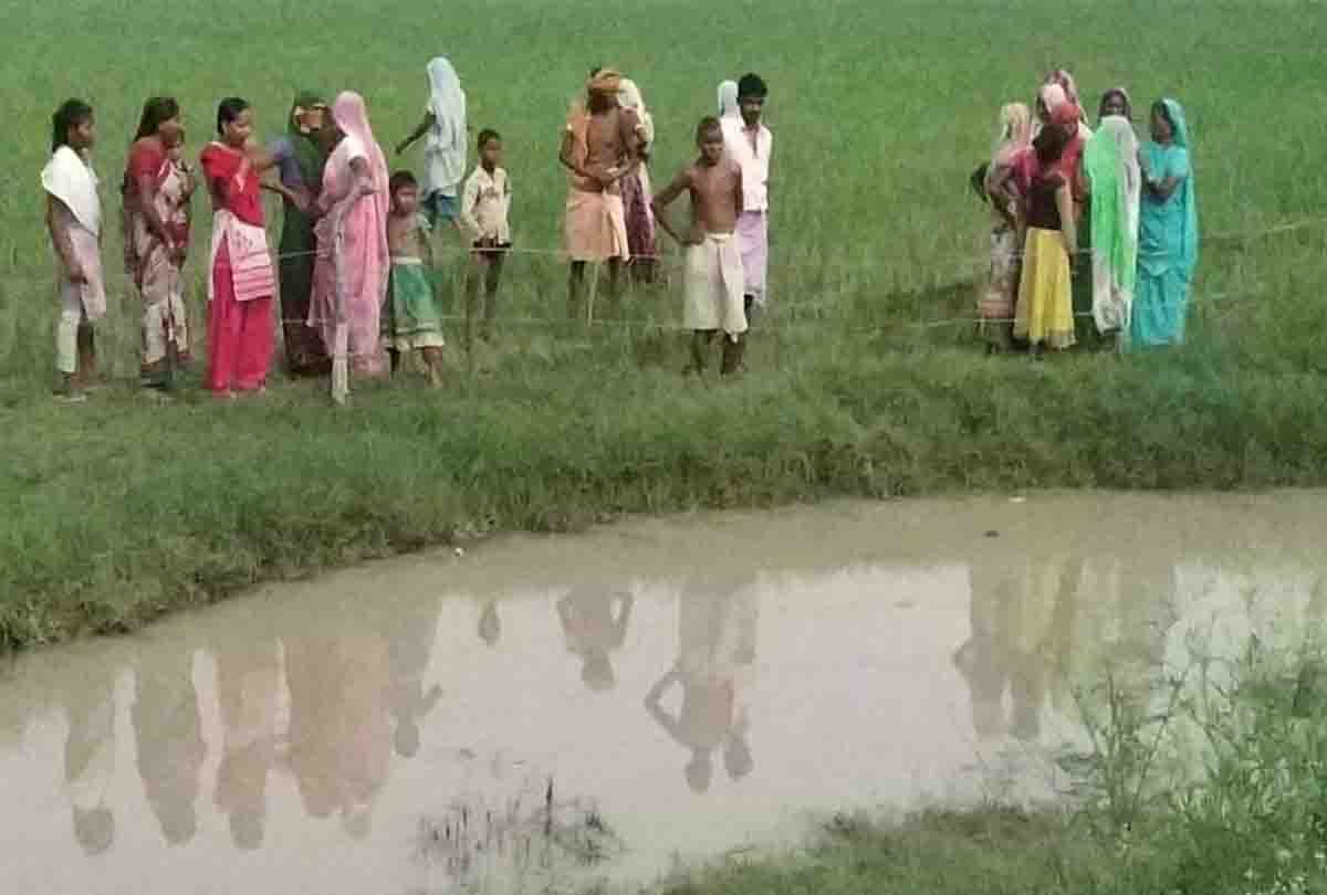 man body found in pit at hardoi