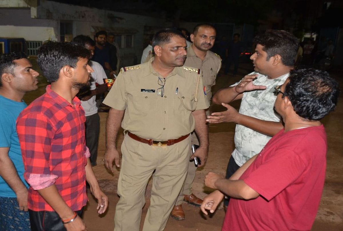 mob attacks due to police negligence in agra