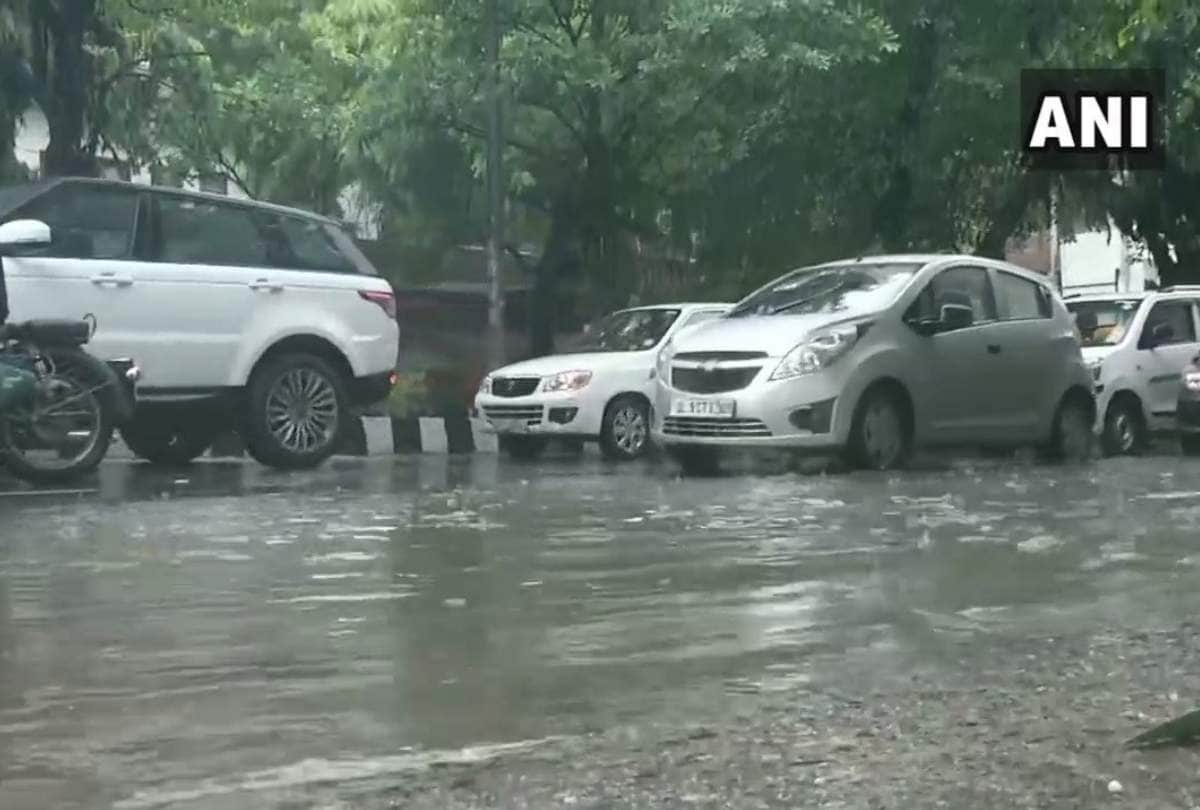 weather update heavy rain thunder clouds in delhi ncr relief from humidity traffic all update