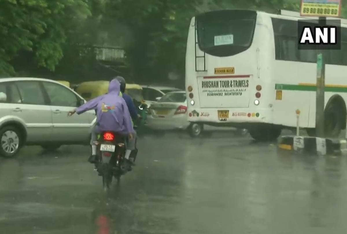 weather update heavy rain thunder clouds in delhi ncr relief from humidity traffic all update