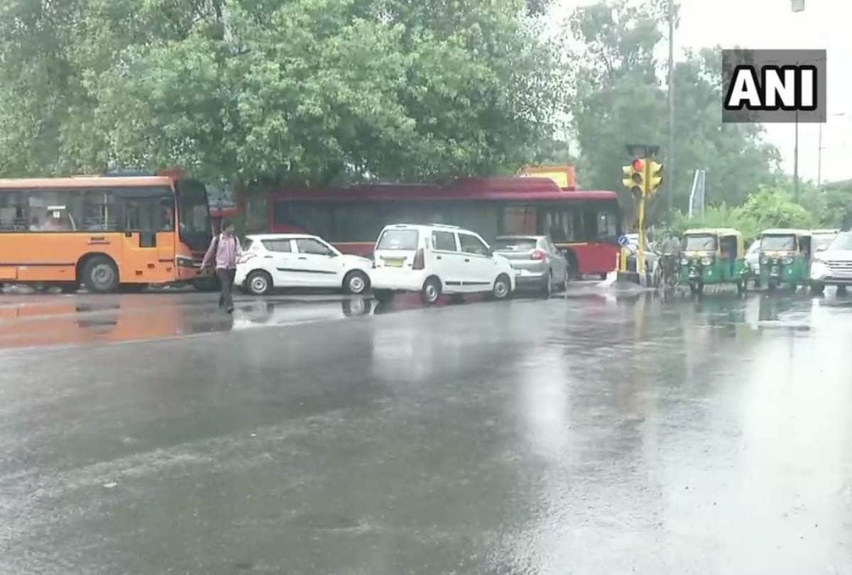weather update heavy rain thunder clouds in delhi ncr relief from humidity traffic all update