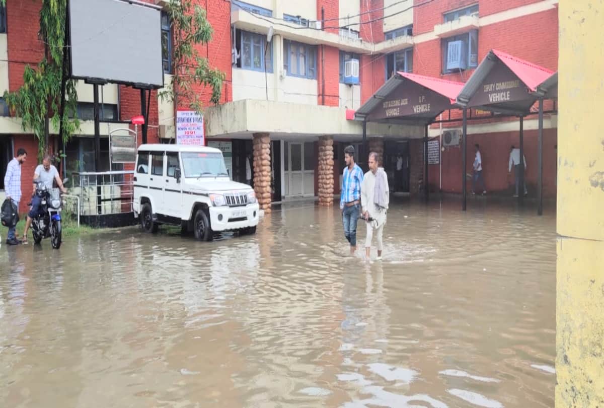 water logging in mini secretariat una after heavy rainfall