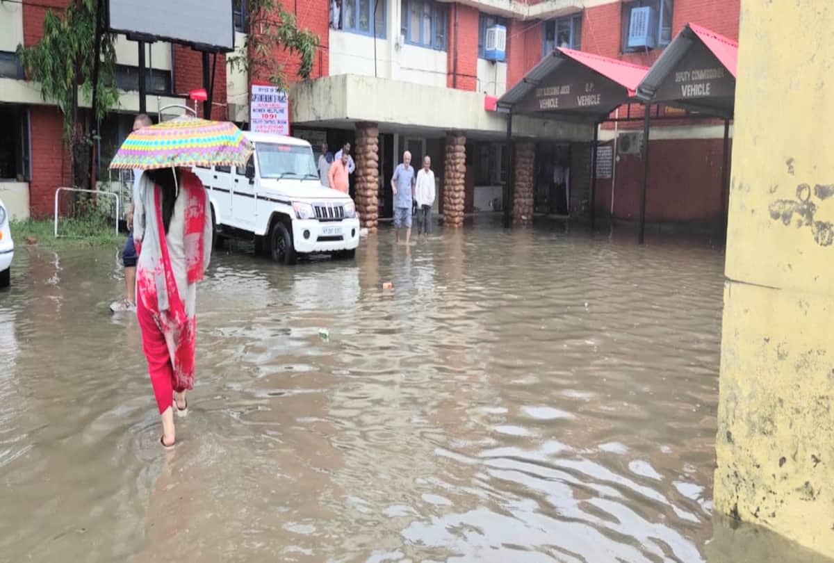 water logging in mini secretariat una after heavy rainfall