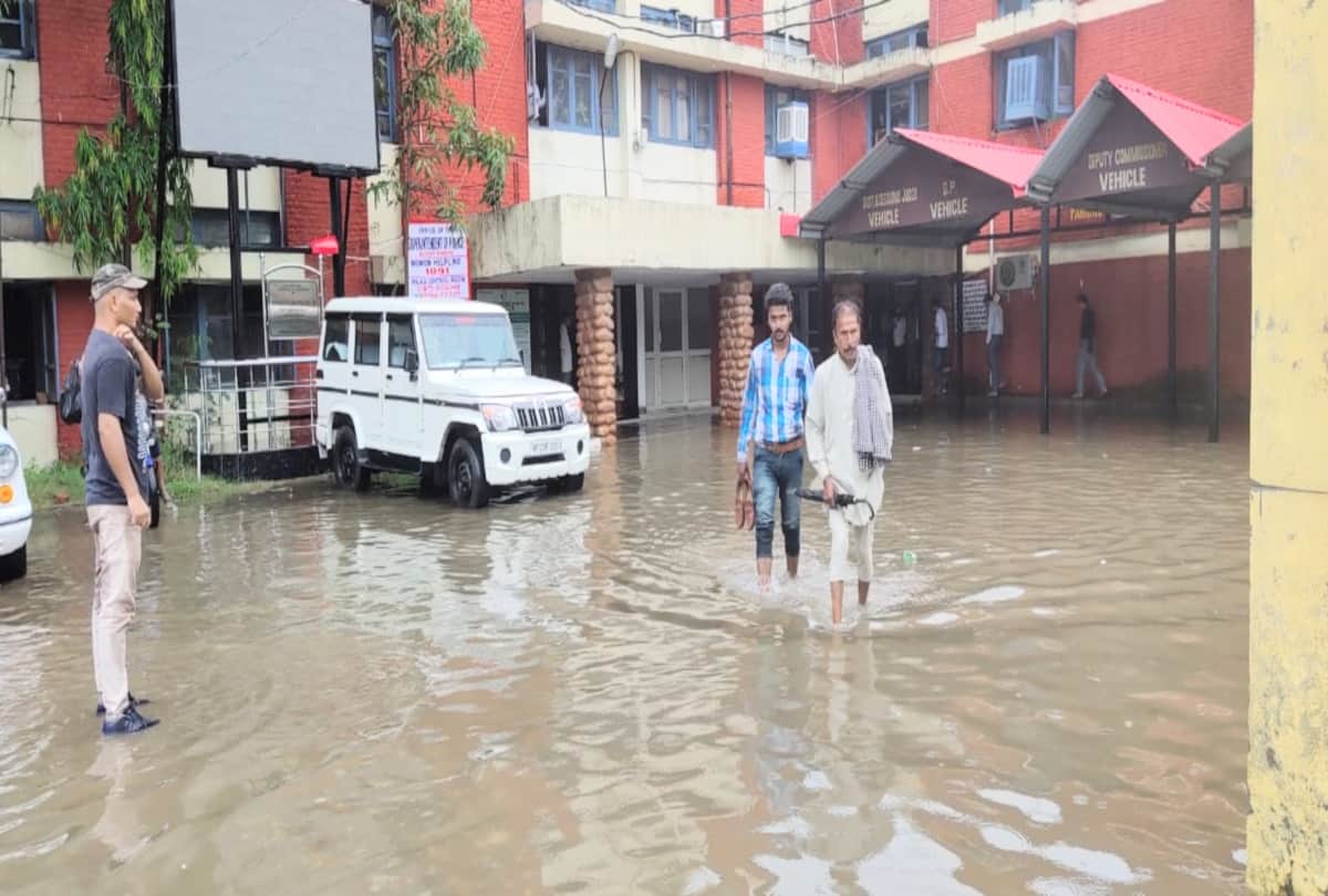 water logging in mini secretariat una after heavy rainfall