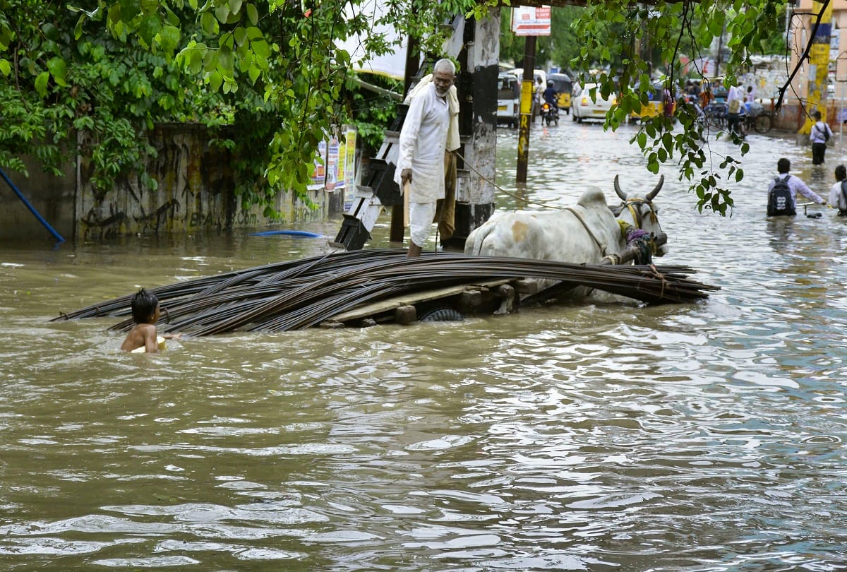 Mumbai is on Red rain alert, Know What does Red, orange, green, yellow rain alert mean