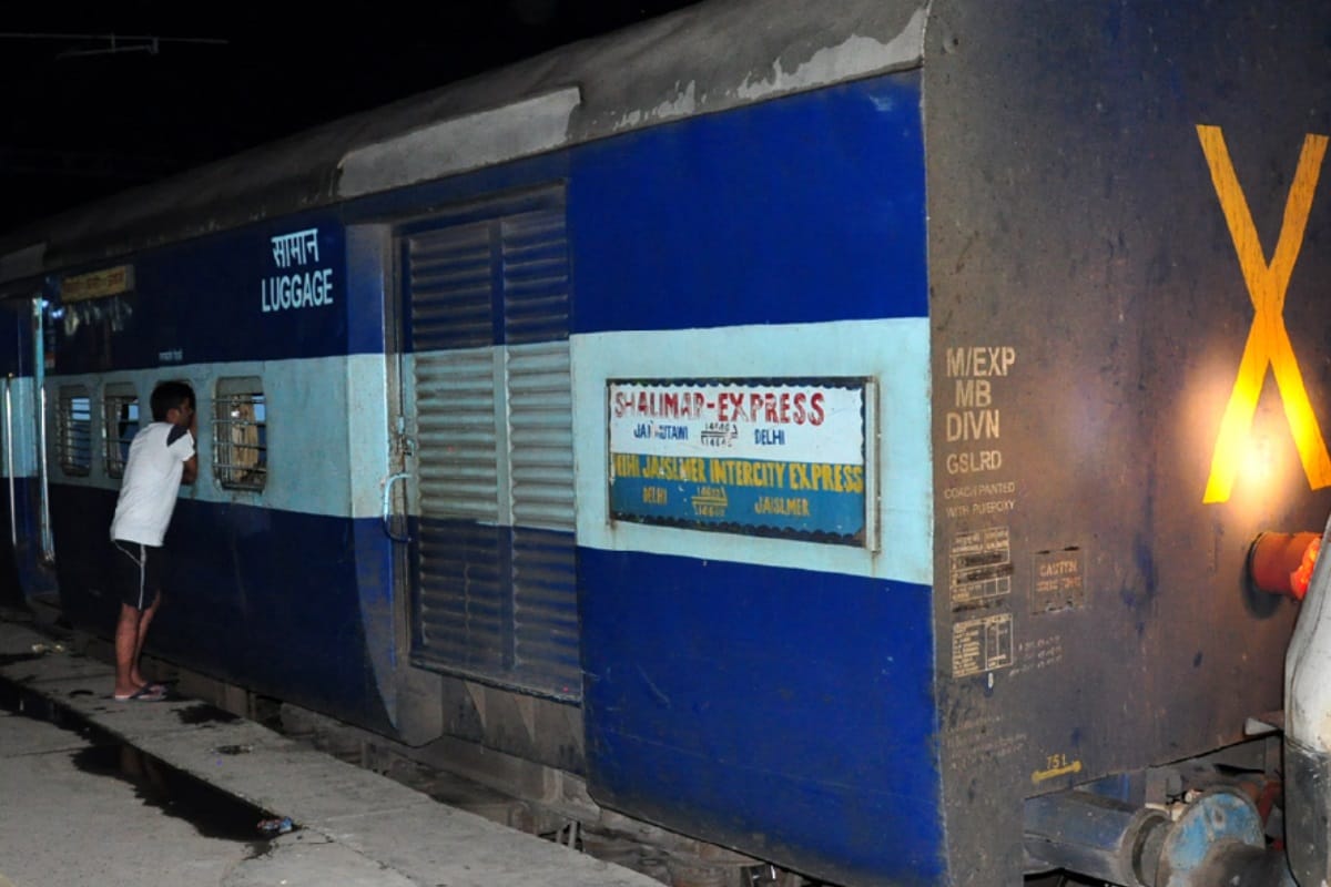 Article 370 removed: passengers canceled travel to Jammu, silence in AC coaches
