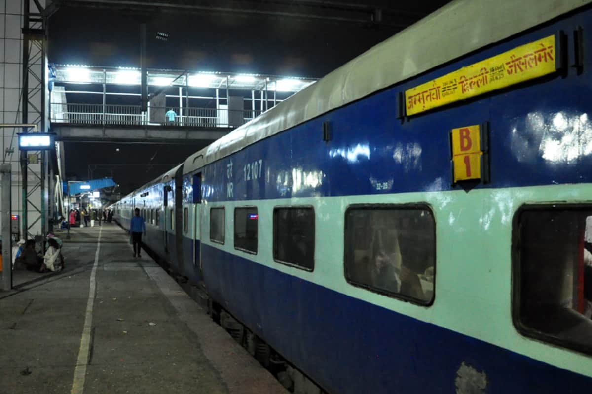 Article 370 removed: passengers canceled travel to Jammu, silence in AC coaches