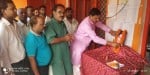 पूर्व विदेश मंत्री सुषमा स्वराज का निधन होने पर श्रद्धांजलि देते लोग।