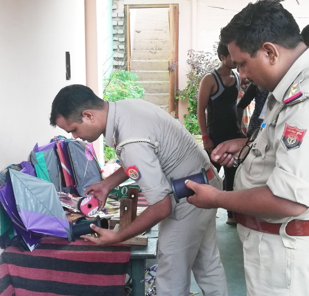 the police caught restricted manjha