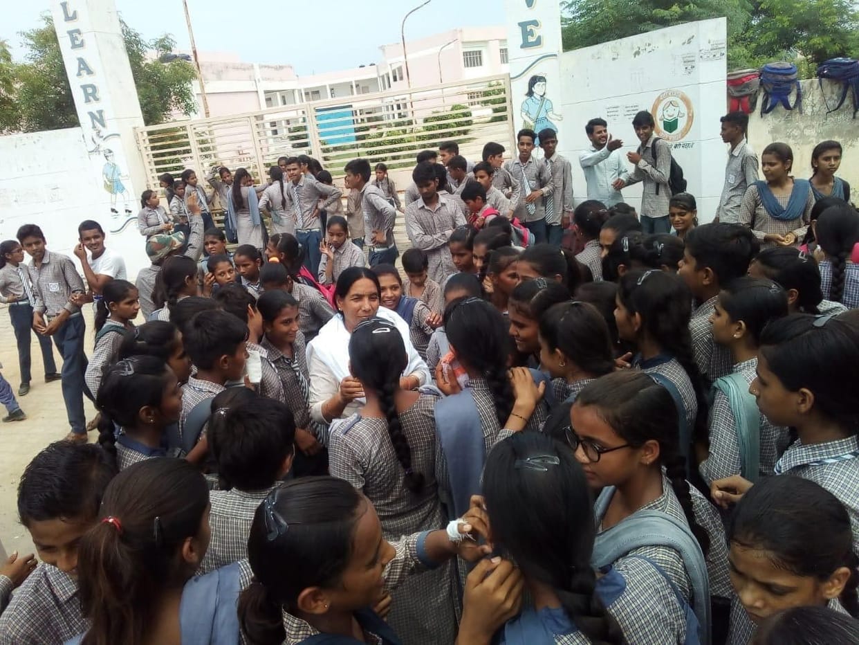students are being cleaned in school insted of studying