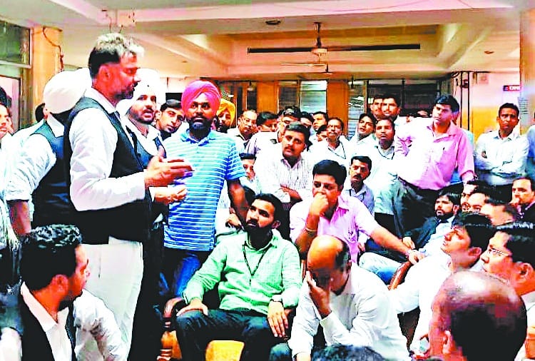 Haryana Tribunal Controversy, High Court Advocate Beats Judge Secretary