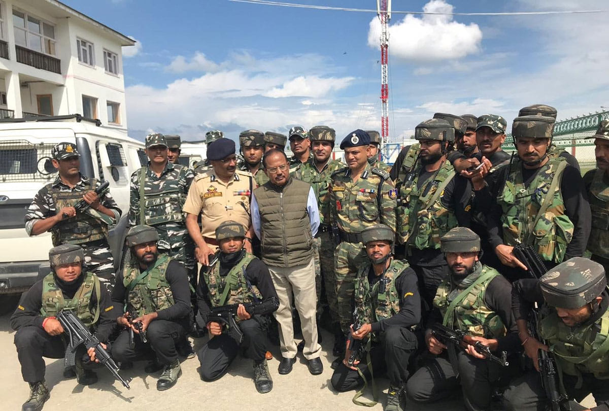NSA Ajit Doval Interacts With Locals In Shopian, Lunch With Them, Photos and Videos, Article 370