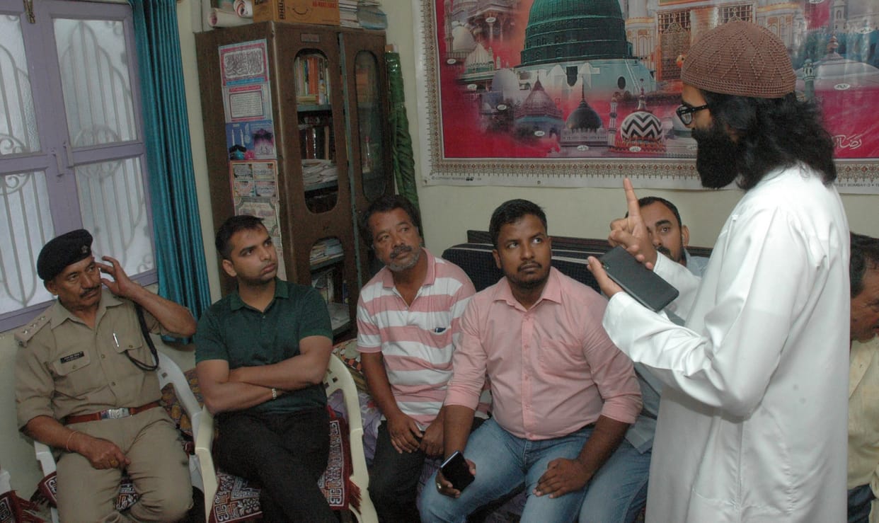 prashaasan ne akhtar alee ko saumpa pithauraagadh jaama masjid vakph ka chaarj