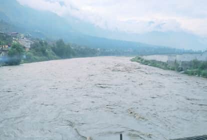 cloudburst and flash flood in manali himachal