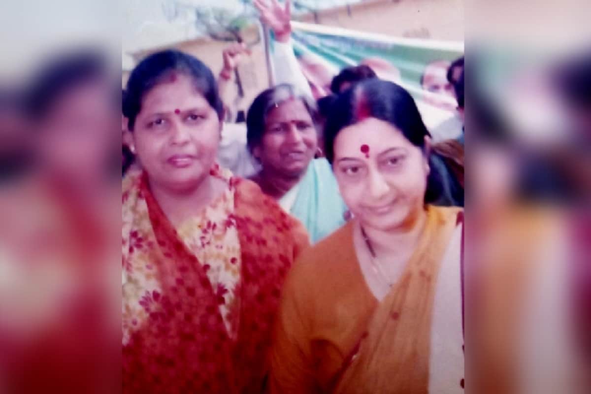 Sushma Swaraj seen of Vidur Kuti in 1999 at Bijnor district