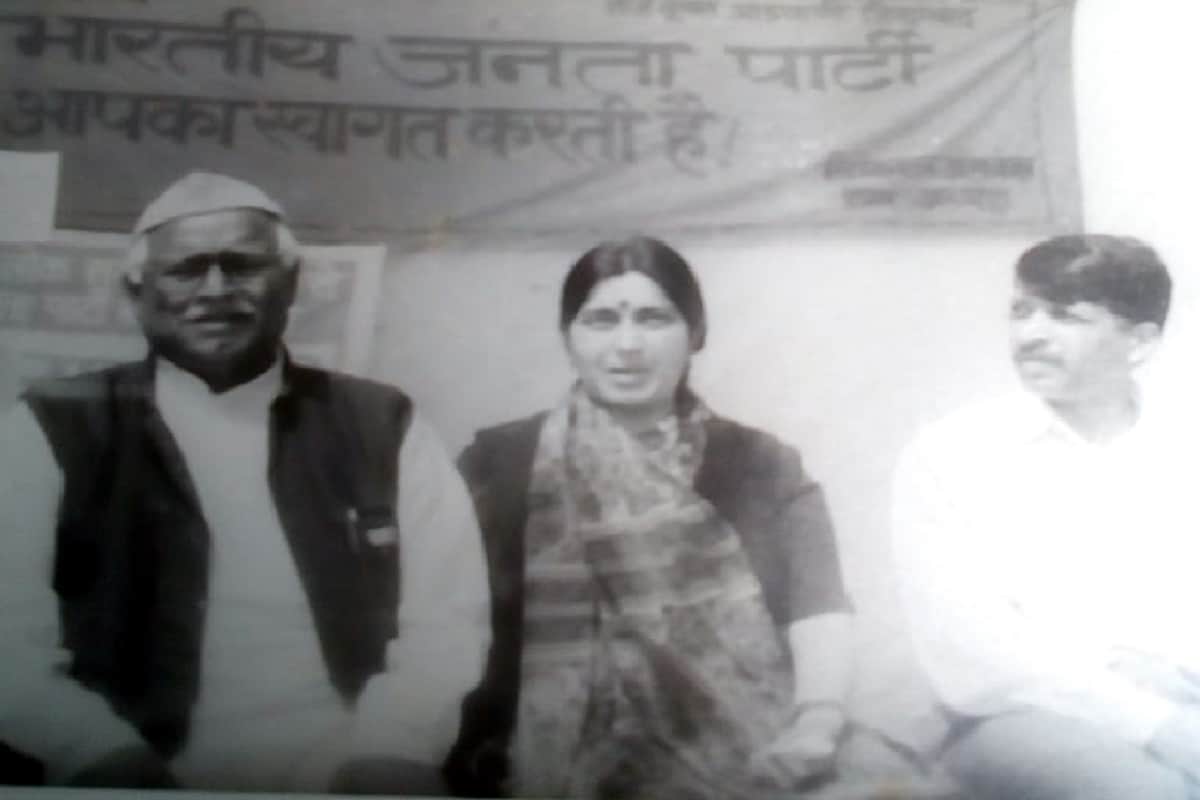 Sushma Swaraj seen of Vidur Kuti in 1999 at Bijnor district