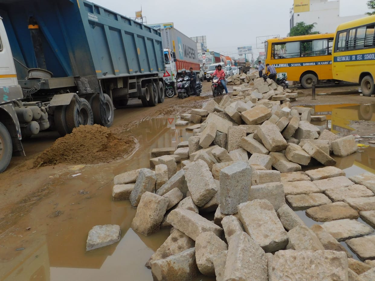 civic,accident,traffic,highway,civic issuse,civic problem,traffic violation,break road