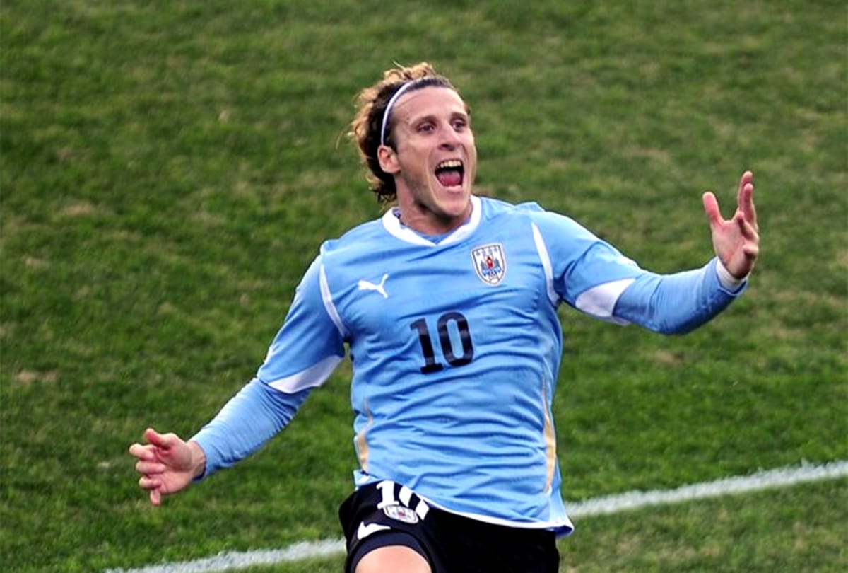 Uruguay star footballer Diego Forlan announced retirement