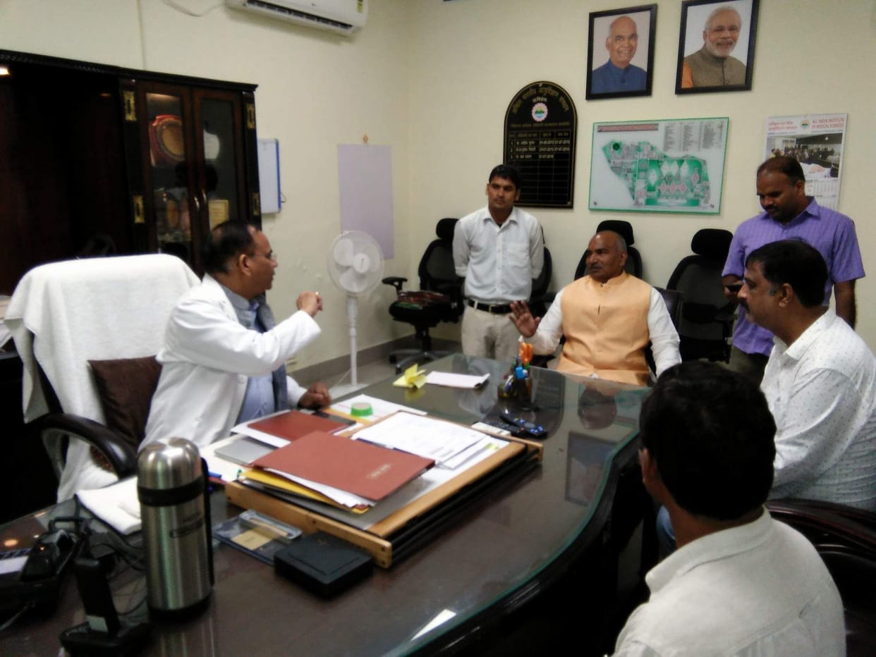 Education minister reached AIIMS to know the condition of children