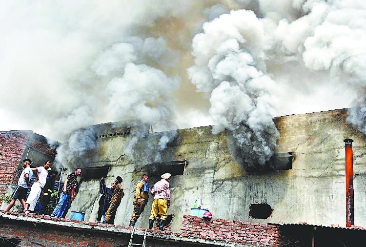 Fire Breaks Out In A Factory In Ludhiana