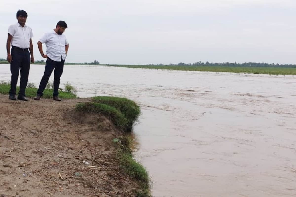 Sandal dam route closed due to rock slide in kalagarh bijnor due to heavy rain