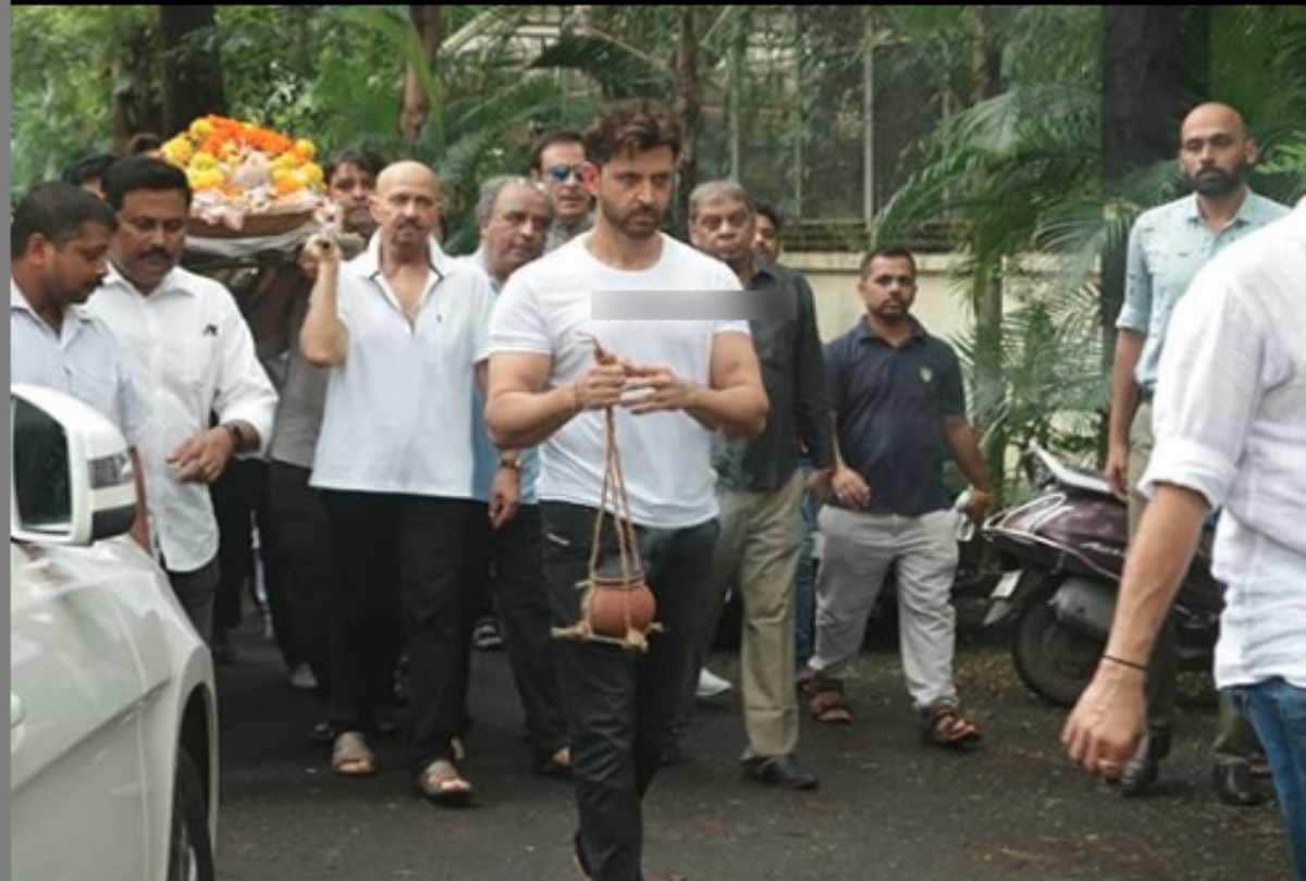 hrithik roshan maternal grandfather j om prakash funeral photos amitabh bachchan spotted