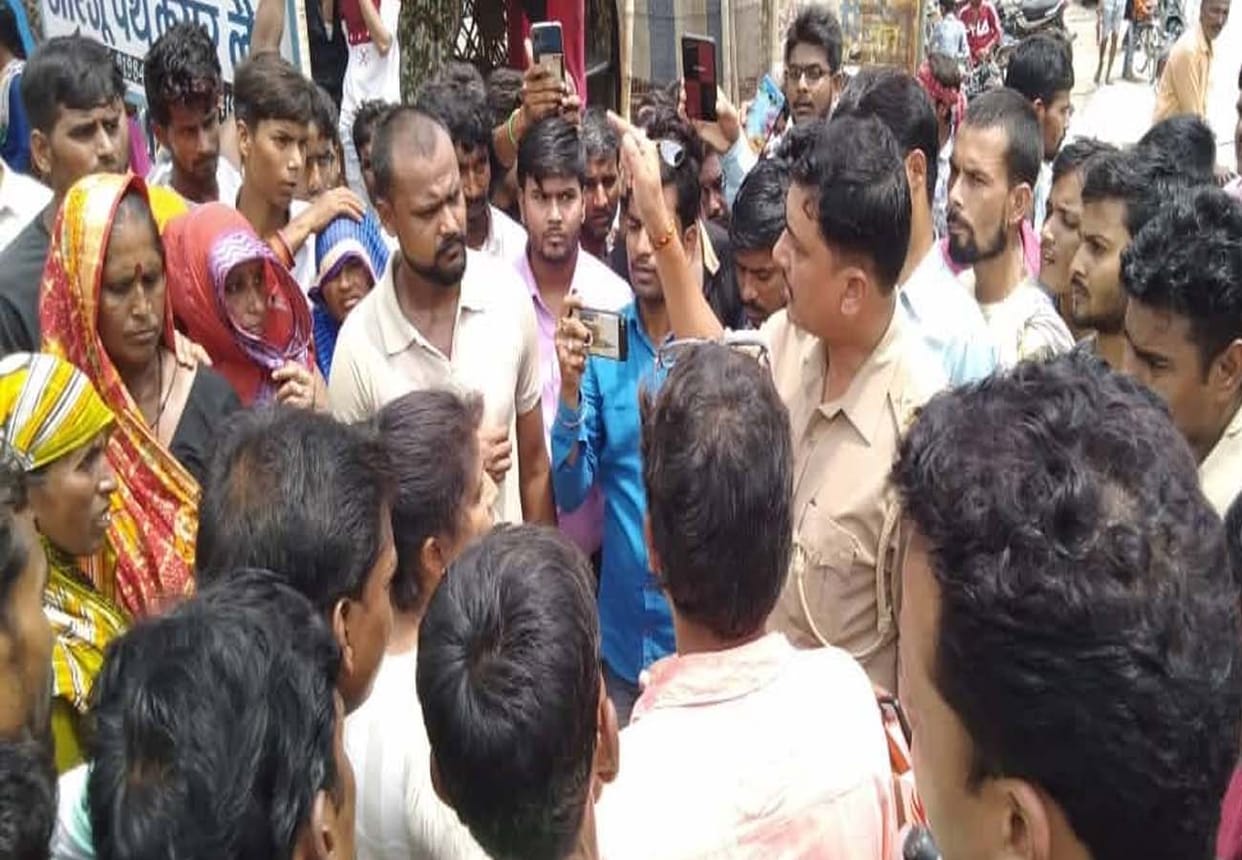 family creates ruckus in hospital after new born baby death in unnao