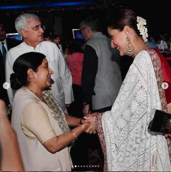 sushma swaraj share special bond with bollywood celebrities look at the photos