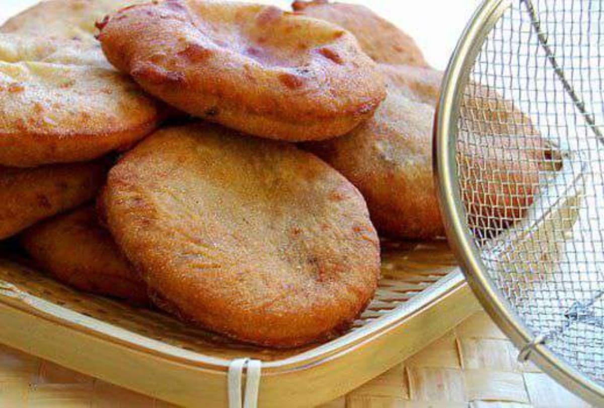 quick and simple recipe of raw banana poori