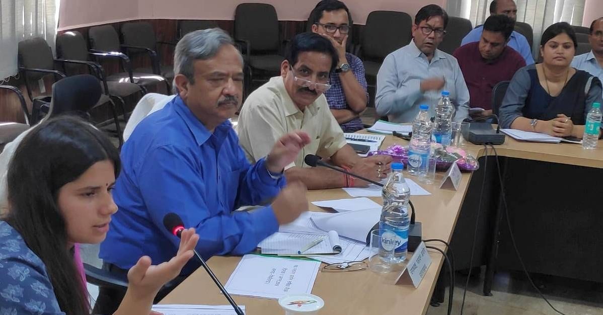palaayan rokane ko gaanv kee arthavyavastha ko majaboot karana jarooree : negee