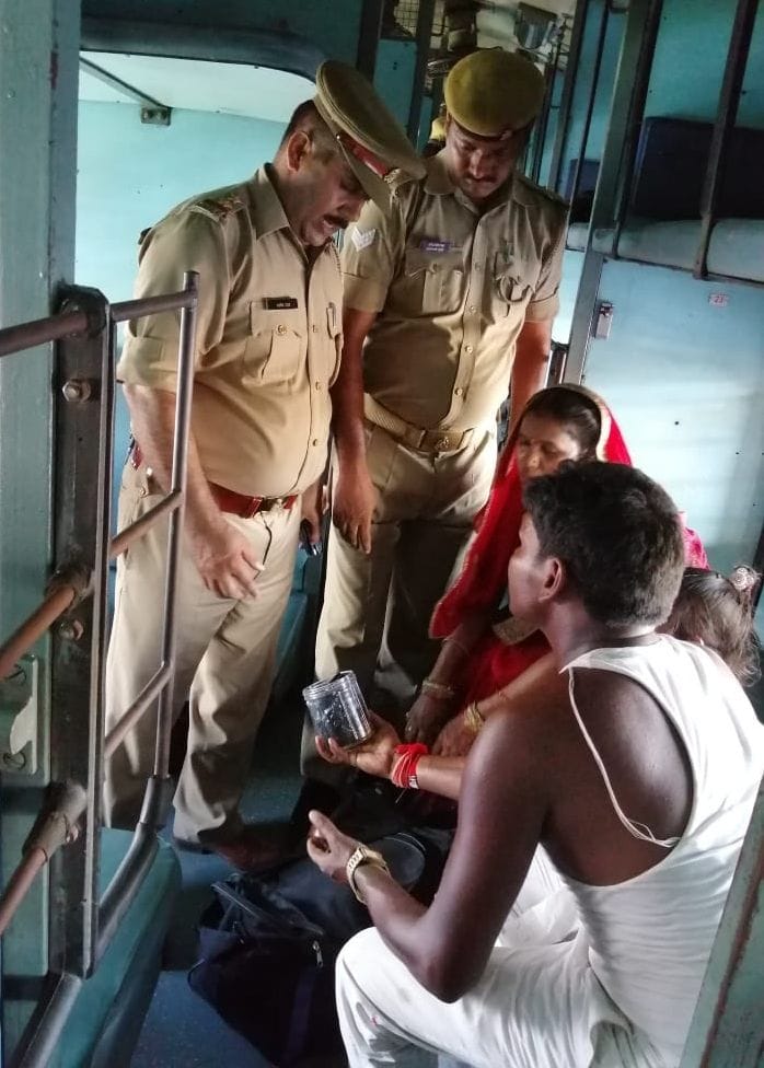 alret in gkp to jammu train