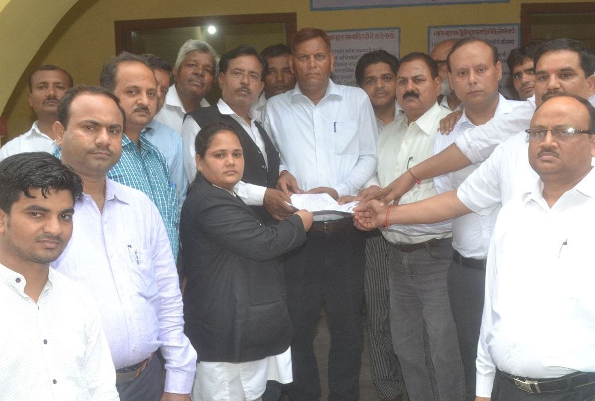 lawyers protest against apo nutan yadav murder in etah