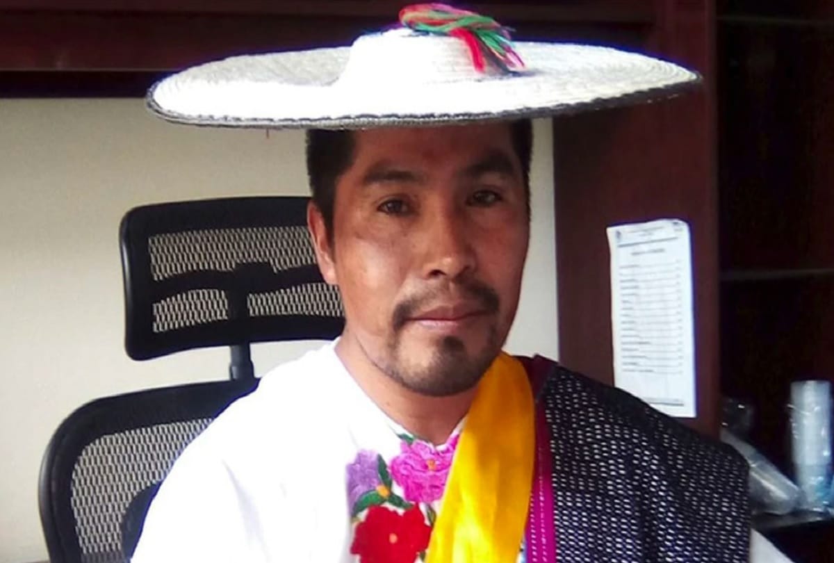 Mexico mayor Javier Jimenez forced to parade in woman dress for failing to fulfill campaign promises