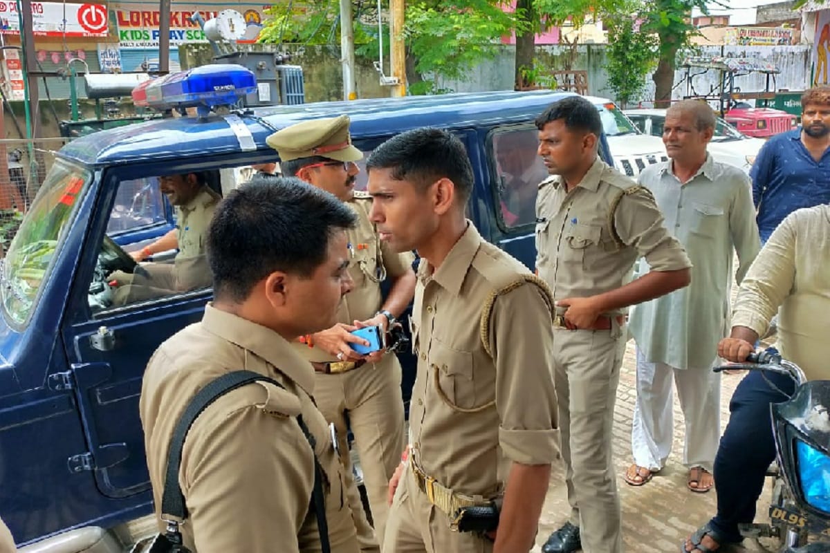Many youths beating of councilor in municipality office at Muzaffarnagar
