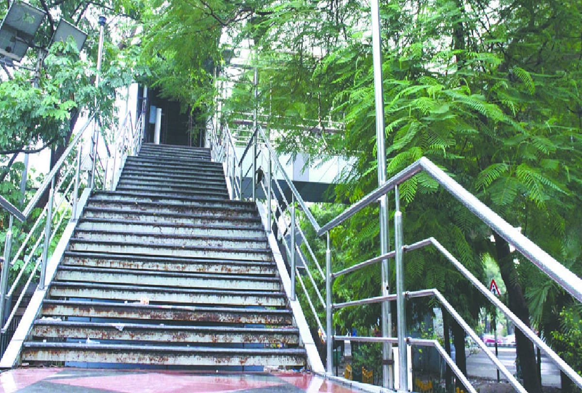Foot over bridge made for advertisements only in noida