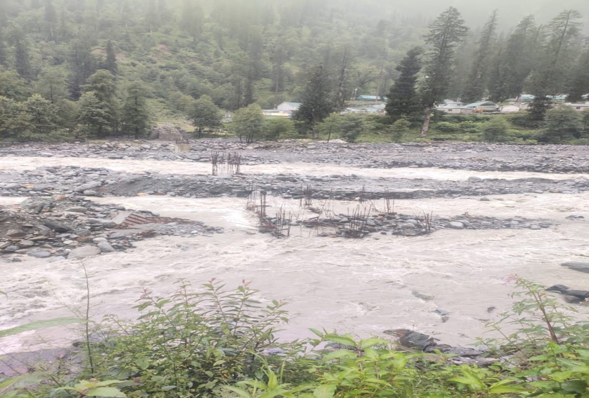 cloudburst and flash flood in manali himachal