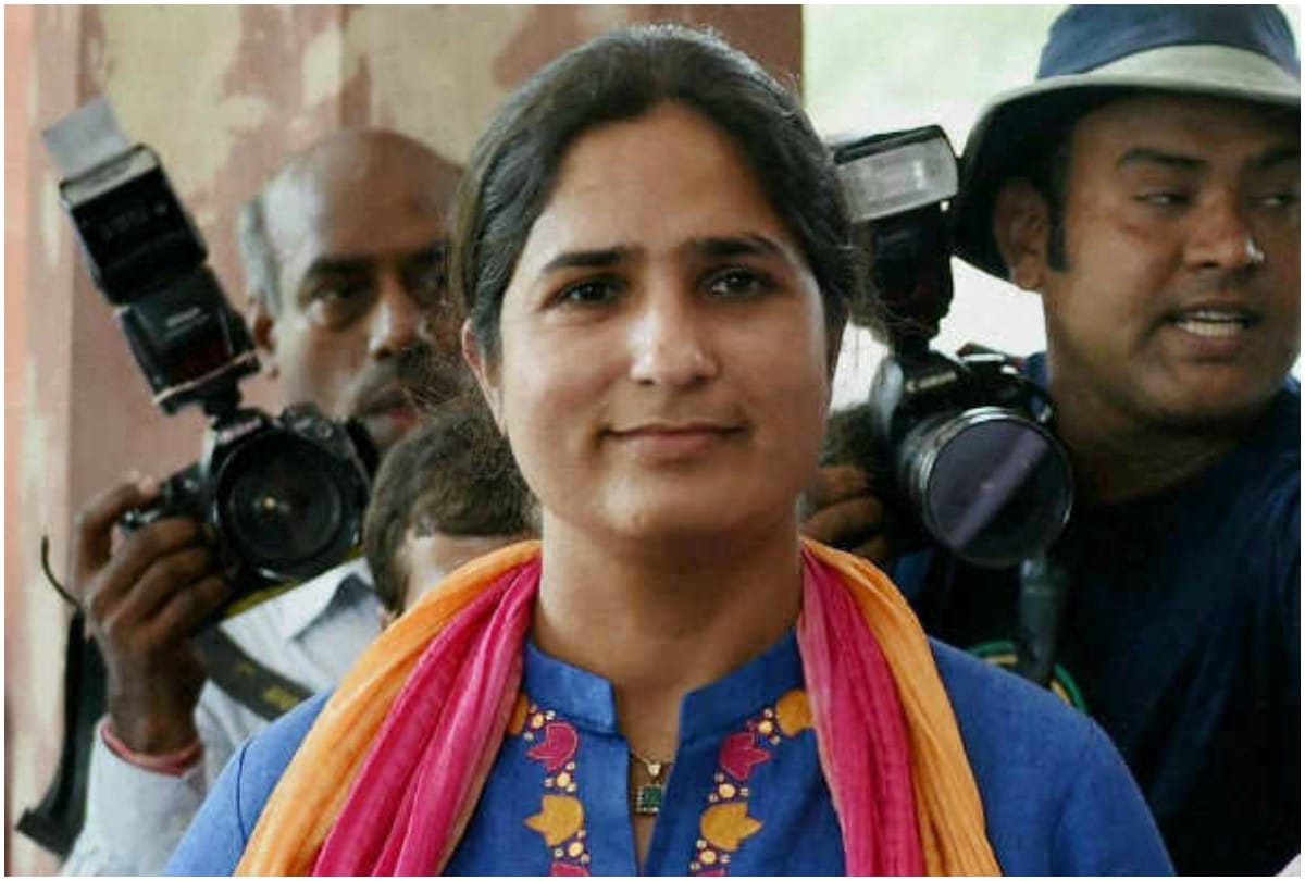 Article 370 revoked from Jammu Kashmir Payal Rohtagi slams Congress leader Manish tewari