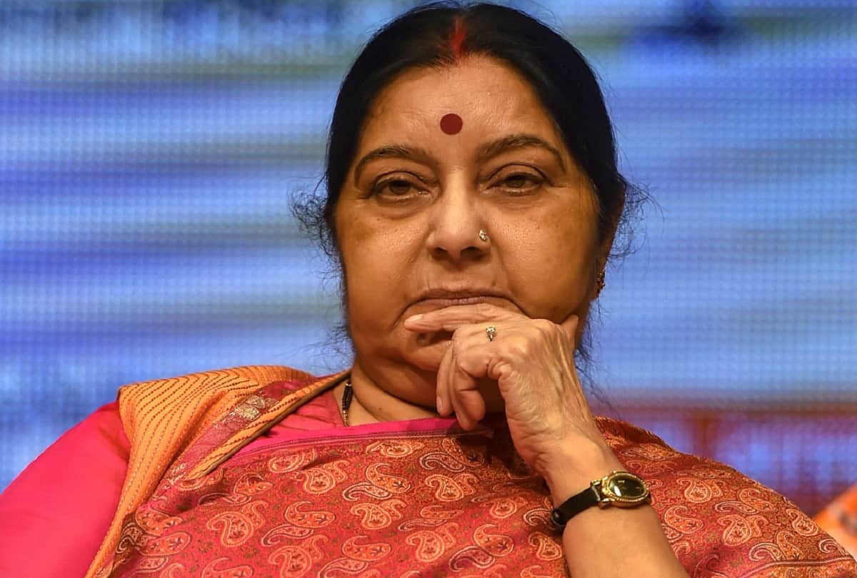 sushma swaraj reached to film set of riteish deshmukh and genelia