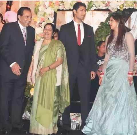 sushma swaraj share special bond with bollywood celebrities look at the photos